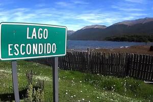 El acceso a Lago Escondido, donde se encuentra la mansión de Joe Lewis, es eje de una controversia judicial