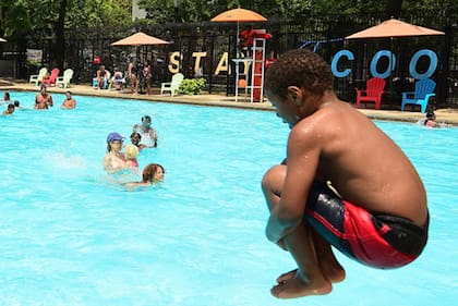 El acceso a las piscinas en todos los distritos de Nueva York es gratuito