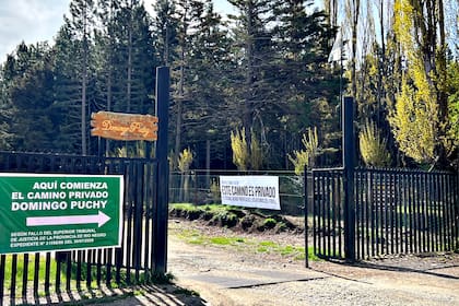 El acceso al camino privado, al que llegaron hoy los manifestantes