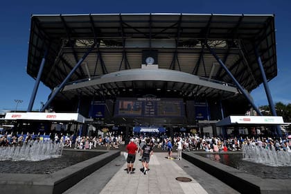 El acceso al imponente Arthur Ashe Stadium, con capacidad para más de 23.000 aficionados