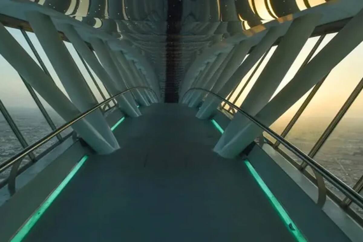 El acceso al lujoso hogar temporal de Cristiano Ronaldo en Arabia Saudita: tiene 17 habitaciones y hasta un cine multimedia