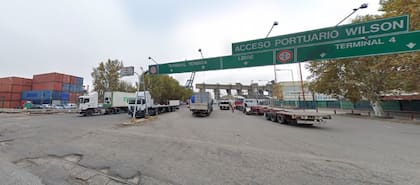 El acceso Wilson a la Dársena C del Puerto de Buenos Aires, donde hace 29 años apareció, carbonizado, el cuerpo del ingeniero Marcelo Schapiro