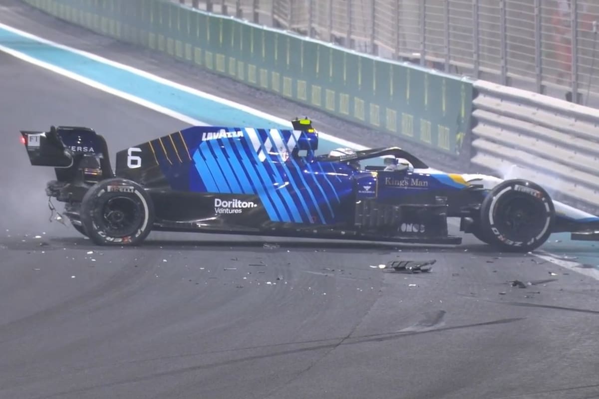 El accidente de Latifi provocó la aparición de un nuevo Safety Car sobre el final de la carrera, lo que permitió luego que Verstappen pudiera superar a Hamilton y consagrarse