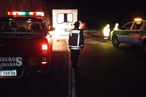 Perdió el control del auto en la ruta 52 y cayó 50 metros: estaba de vacaciones con su familia