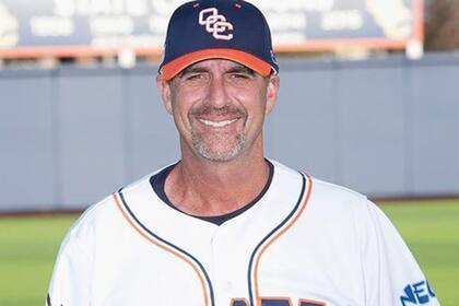 El entrenador de beisbol John Altobelli fue otra de las víctimas mortales en el accidente