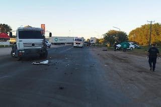 Chocaron una camioneta y un camión en la Ruta 158: murió un hombre