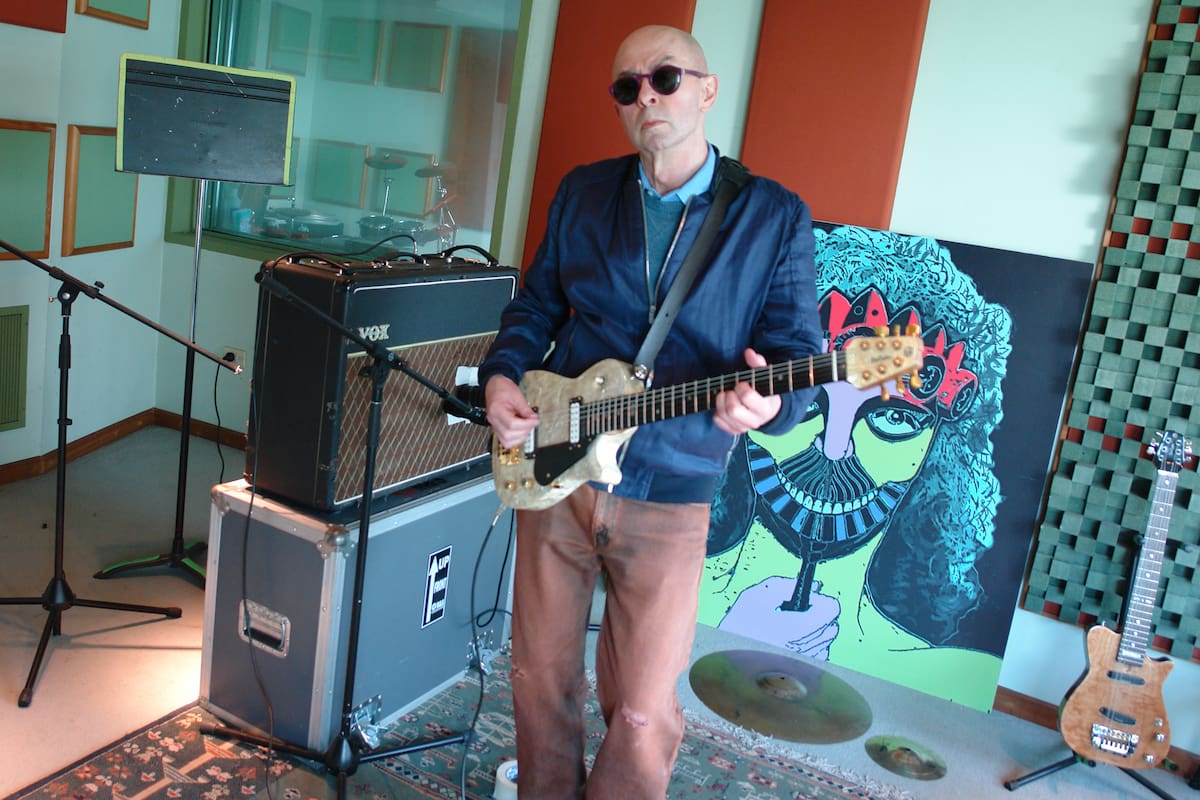 El accidente que casi le cuesta la vida, su breve militancia política en los años previos a la última dictadura militar, la historia detrás de "Todo un palo" y más; un vistazo a las memorias del ex líder de Patricio Rey y sus Redonditos de Ricota