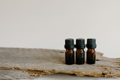 El aceite de eucalipto, ampliamente utilizado en aromaterapia, tiene propiedades calmantes que ayudan a reducir el estrés y promover la claridad mental (Archivo)