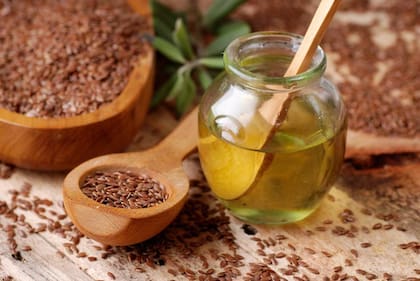 El aceite de linaza se distingue por su alto contenido de ácido alfa linolénico