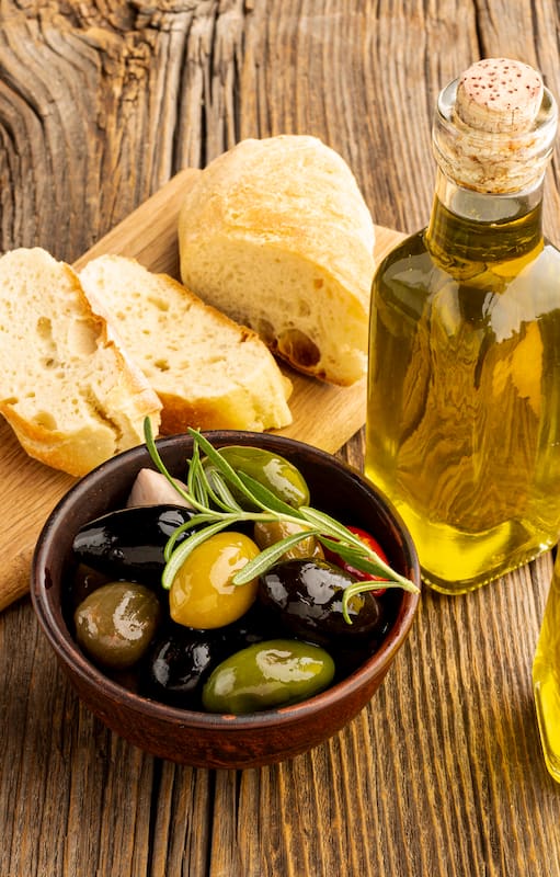 El aceite de oliva virgen cuenta con gran cantidad de propiedades (imagen ilustrativa)