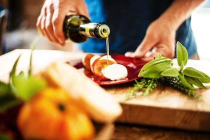 El aceite de oliva virgen extra es el que se asocia con más beneficios para la salud.