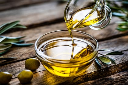 El aceite de oliva virgen extra es uno de los ingredientes naturales considerados potenciales mejoradores de la salud