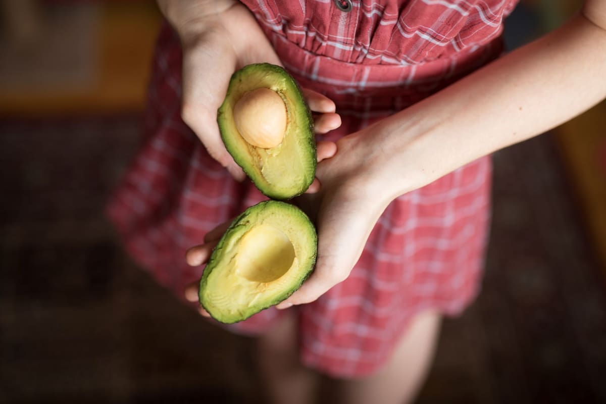 El aceite de palta no sólo se utiliza para preparaciones culinarias sino que tiene exitosos usos cosméticos.
