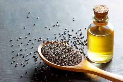 El aceite de semillas de chía es una de las fuentes vegetales más concentradas de omega 3 disponibles en la alimentación