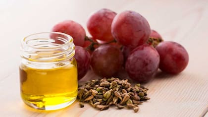 el aceite de uva tiene una alta concentración de vitamina E y ácidos grasos