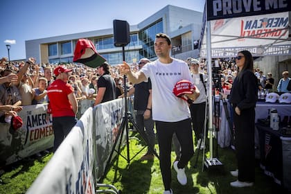 El activista Charlie Kirk, fundador de Turning Point USA, durante el evento en la Universidad del Valle donde fue atacado