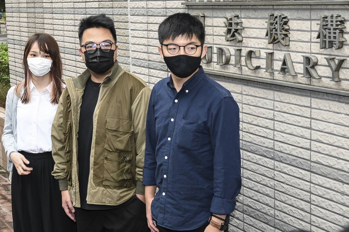 El activista Joshua Wong y otros dos militantes fueron detenido tras declararse culpables por su papel en manifestaciones contra China en 2019
