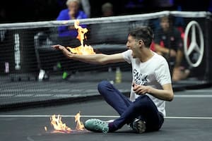 El activista que se quiso quemar durante el partido de Schwartzman