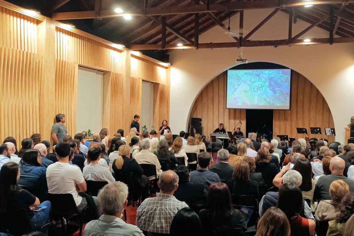 El acto contó con autoridades, miembros de la comunidad educativa, representantes de instituciones y empresarios