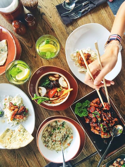 El acto de comer rápido a menudo refleja un estado de estrés o ansiedad (Foto de carácter ilustrativo: PIXABAY)