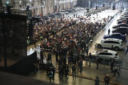El acto de subasta de bienes incautados al delito en el Centro de Convenciones de la Estación Belgrano, en Santa Fe