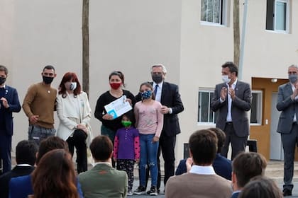 El acto electoral en la Isla Maciel, eje de posteos virales