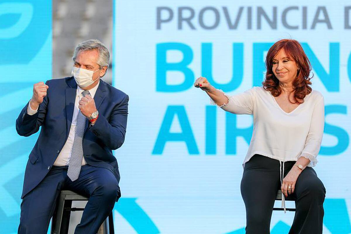 El acto que compartieron en La Plata Alberto Fernández y Cristina Kirchner dejó en claro que quedó postergado el giro ortodoxo que tenía previsto el presidente para ordenar las cuentas públicas y cumplir con las metas fiscales