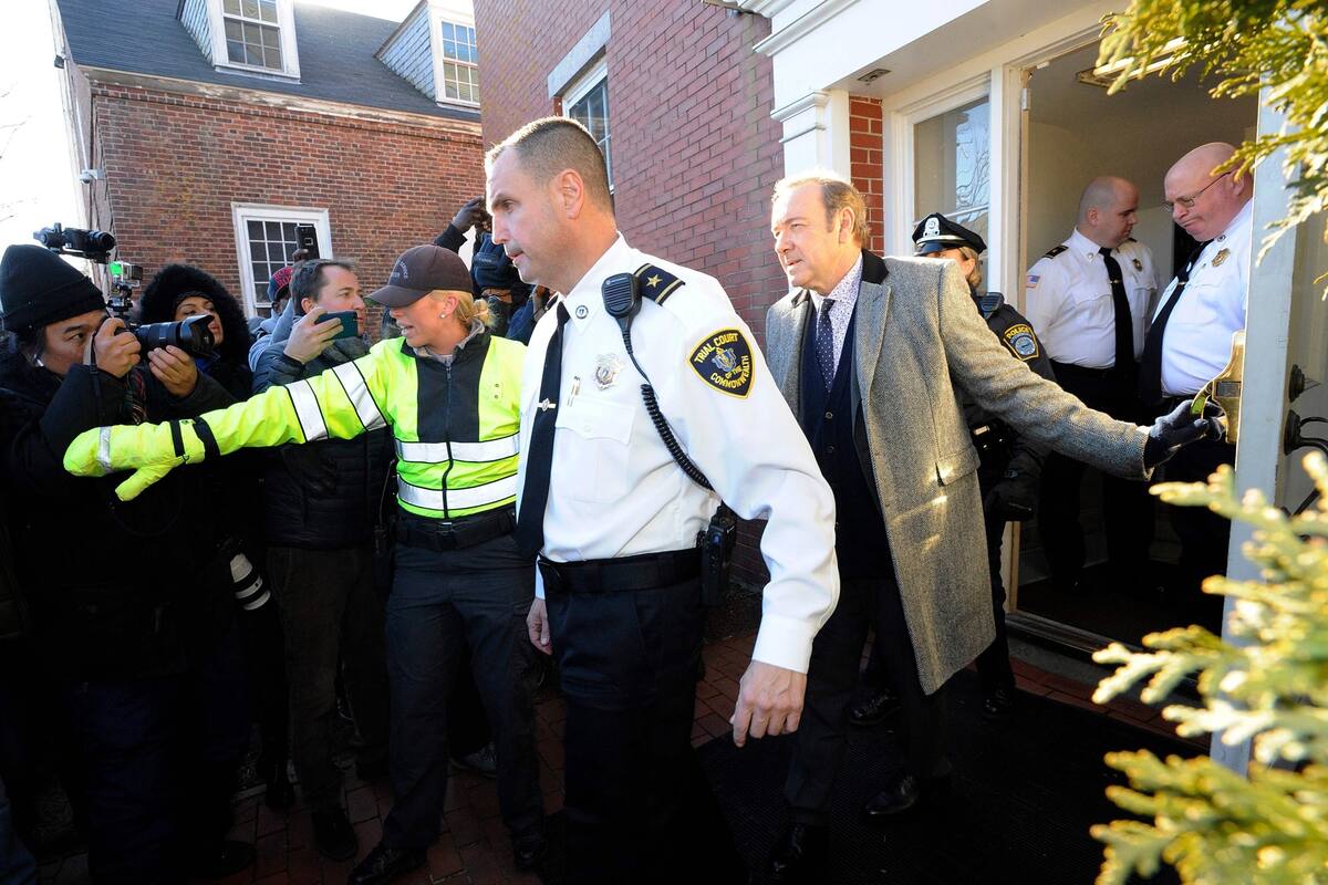El actor ayer al salir del juzgado en Massachusetts