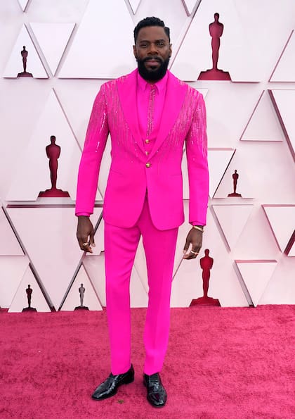 El actor Colman Domingo apostó por un outfit colorido y estridente