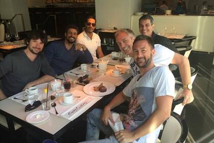 El actor de Avenida Brasil, de festejo junto a Marley