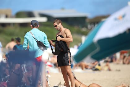 El actor de El marginal se mostró muy relajado, recientemente separado de la española Ester Expósito