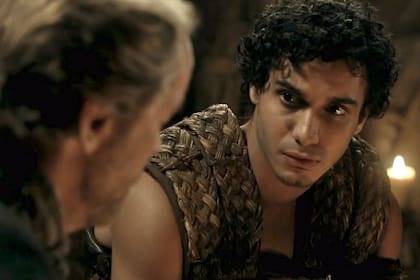 El actor de Game of Thrones Elyes Gabel fue arrestado en Nueva York, acusado de estrangular a su pareja