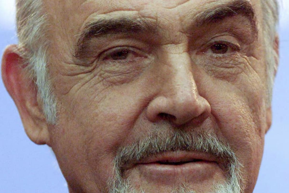 El actor escocés cumple hoy 89 años, y su vida reside muy lejos del mundo del cine