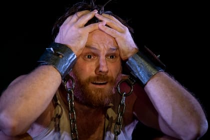 El actor español Alfredo Noval interpreta a Segismundo en esta versión de La vida es sueño