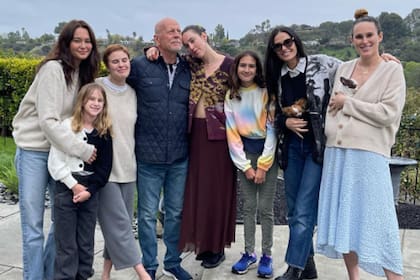 El actor está acompañado por toda su familia, incluida su exesposa, Demi Moore, tras el diagnóstico de su enfermedad, en 2022