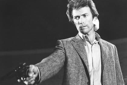 El actor estadounidense Clint Eastwood como Harry Callahan en la película 'Dirty Harry', 1971 (Foto de Silver Screen Collection / Getty Images)