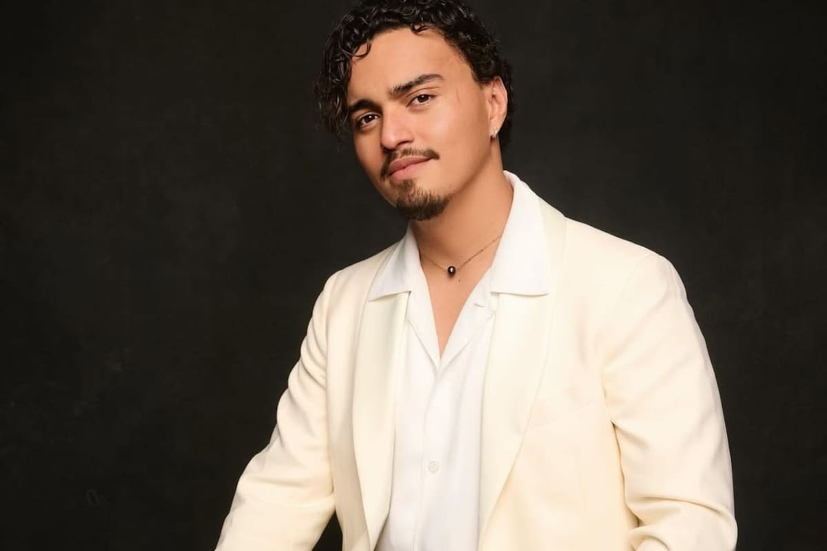 El actor estadounidense, de padres mexicanos, sostuvo que ahora los latinos deben mantenerse más unidos que nunca y no pedir perdón por sus raíces