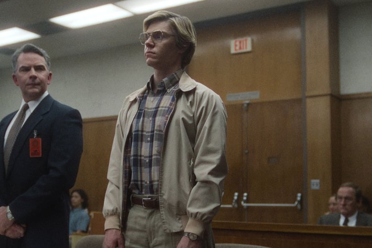El actor Evan Peters, en el rol de Dahmer