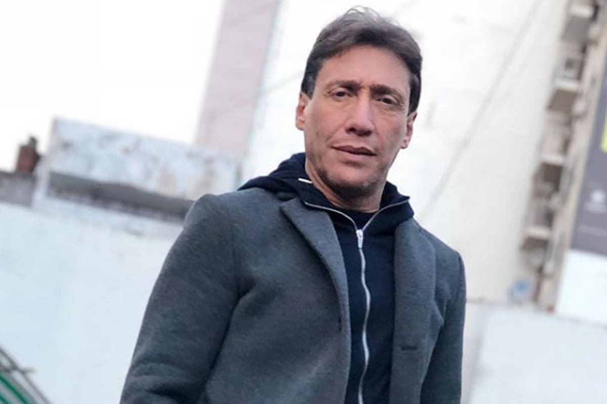 El actor evitó referirse a los comentarios de su excompañera de elenco en la obra Sé infiel y no mires con quién