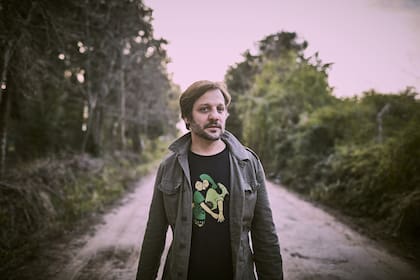 El actor habla de Al acecho, una película que filmó en pleno éxito de La casa de papel y que se estrena a veinte años de Okupas, la serie que lo consagró