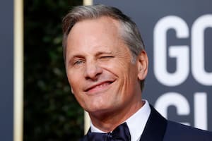 El actor hizo gala de su pasión futbolera en la alfombra roja de los premios
