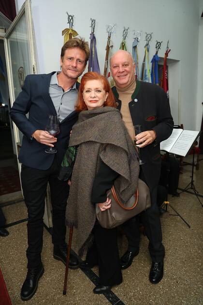 El actor Joaquín Berthold, Teresa González Fernández y Martín Cabrales