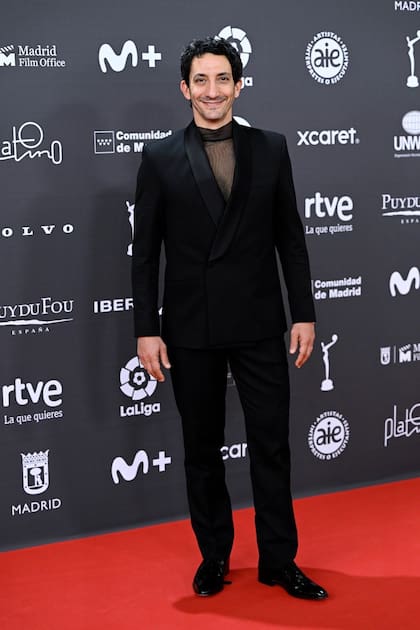 El actor Juan Minujín, vestido por Rouse Lasserre