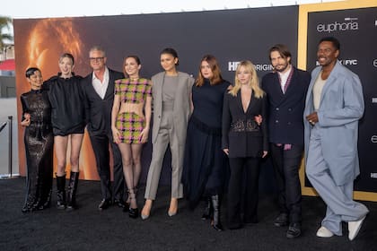 El actor junto a Alexa Demie, Hunter Schafer, Maude Apatow, Zendaya, Barbie Ferreira, Sydney Sweeney, Sam Levinson y Colman Domingo, sus compañeros de elenco de Euphoria