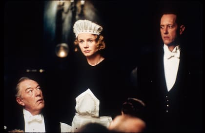 El actor junto a Emily Watson y Richard E. Grant, en una escena de Gosford Park