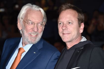 El actor junto a Kiefer Sutherland, uno de sus cinco hijos que habría objeto el contenido de la publicación
