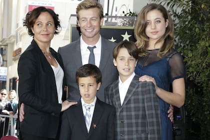El actor junto a su exesposa y sus tres hijos al recibir la estrella del Paseo de la Fama de Hollywood