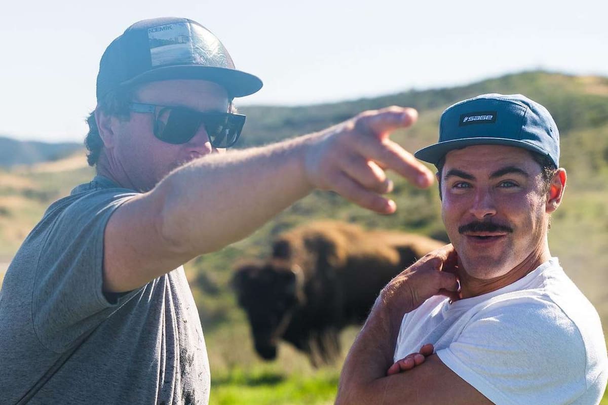 El actor junto a su hermano menor, a comienzos de este año