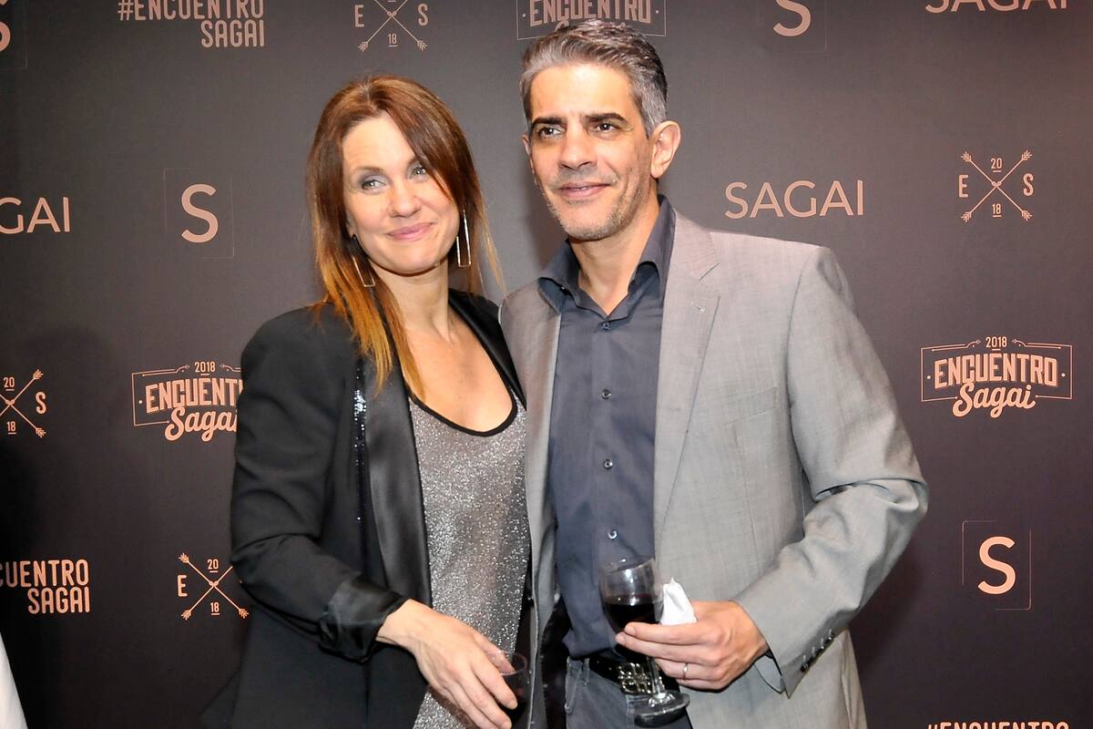 El actor llegó acompañado por su esposa, Nancy Dupláa