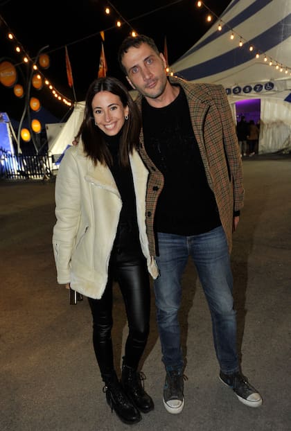 El actor Luciano Cáceres y su pareja, la influencer Belén Riva Roy